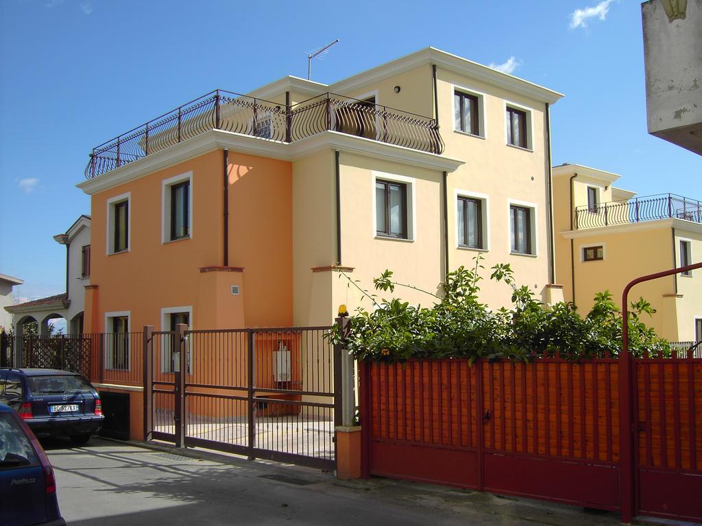 Bertolottu Residence Apartments Tortolì Oda fotoğraf